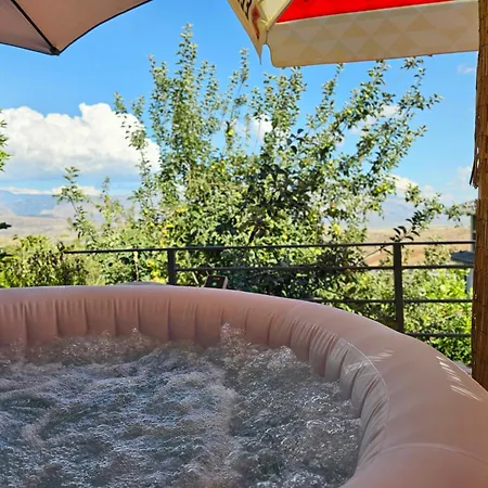 Pensjonat Lemon Garden Gjirokastra