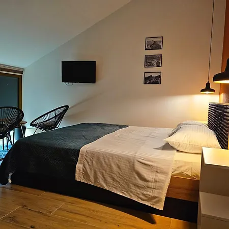 Lemon Garden * Gjirokastra