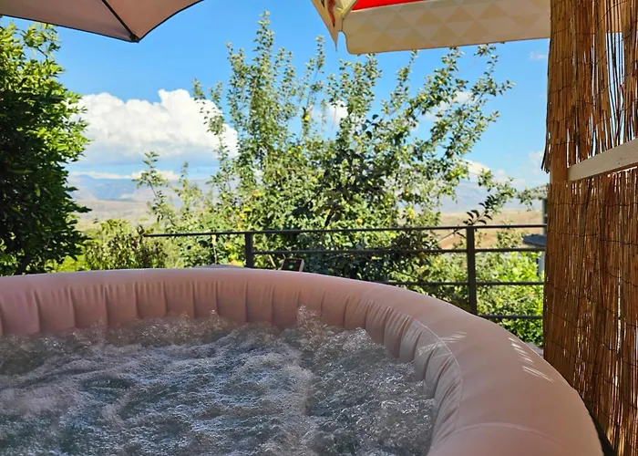 게스트하우스 Lemon Garden Gjirokastër