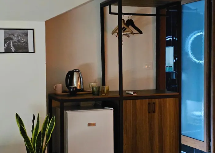 Lemon Garden 게스트하우스 Gjirokastër