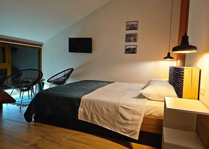 Lemon Garden 3* Gjirokastër